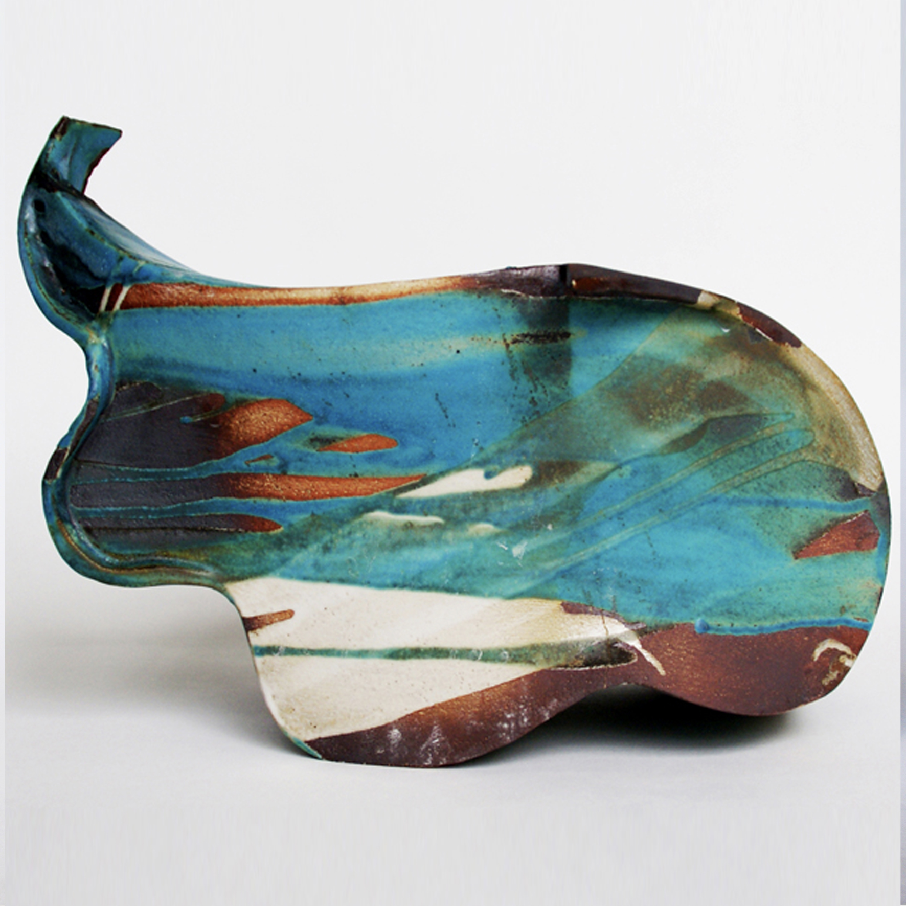 fIsK — zijaanzicht van de golvende vorm in turkoois en terracotta